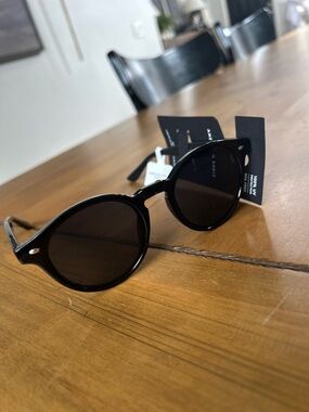 NWT AEO Black Round Sunglasses - Classic UV Protection